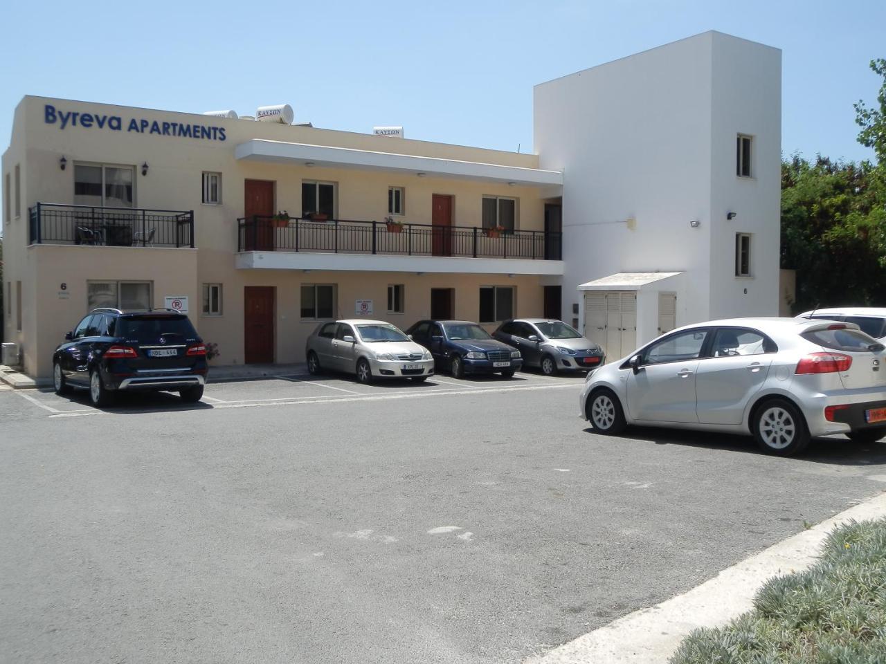 Byreva Apartments Paphos Eksteriør bilde